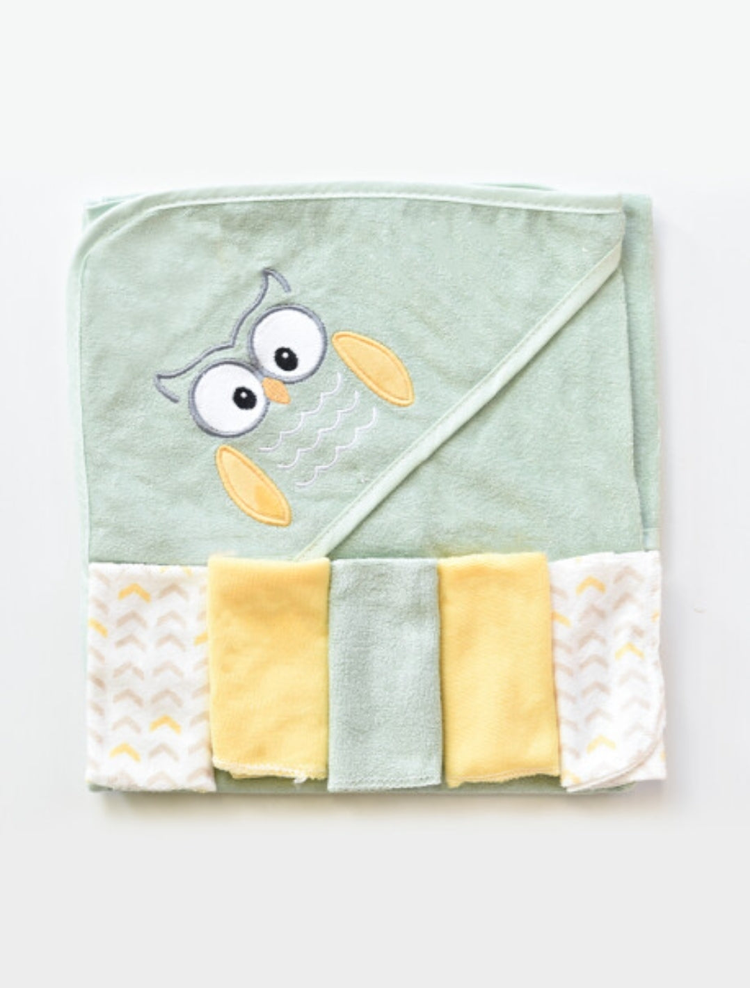 Baby hodded towel with 5 face cloths